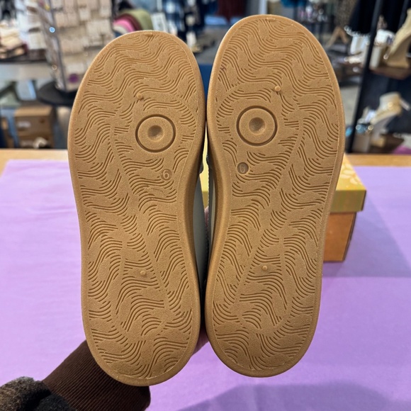 Retro Leopard Sneaker - Picture 5 of 7